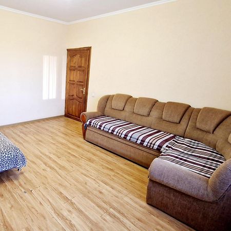 Apartment On Kravchuka, 11B Lutsʼk Exterior foto